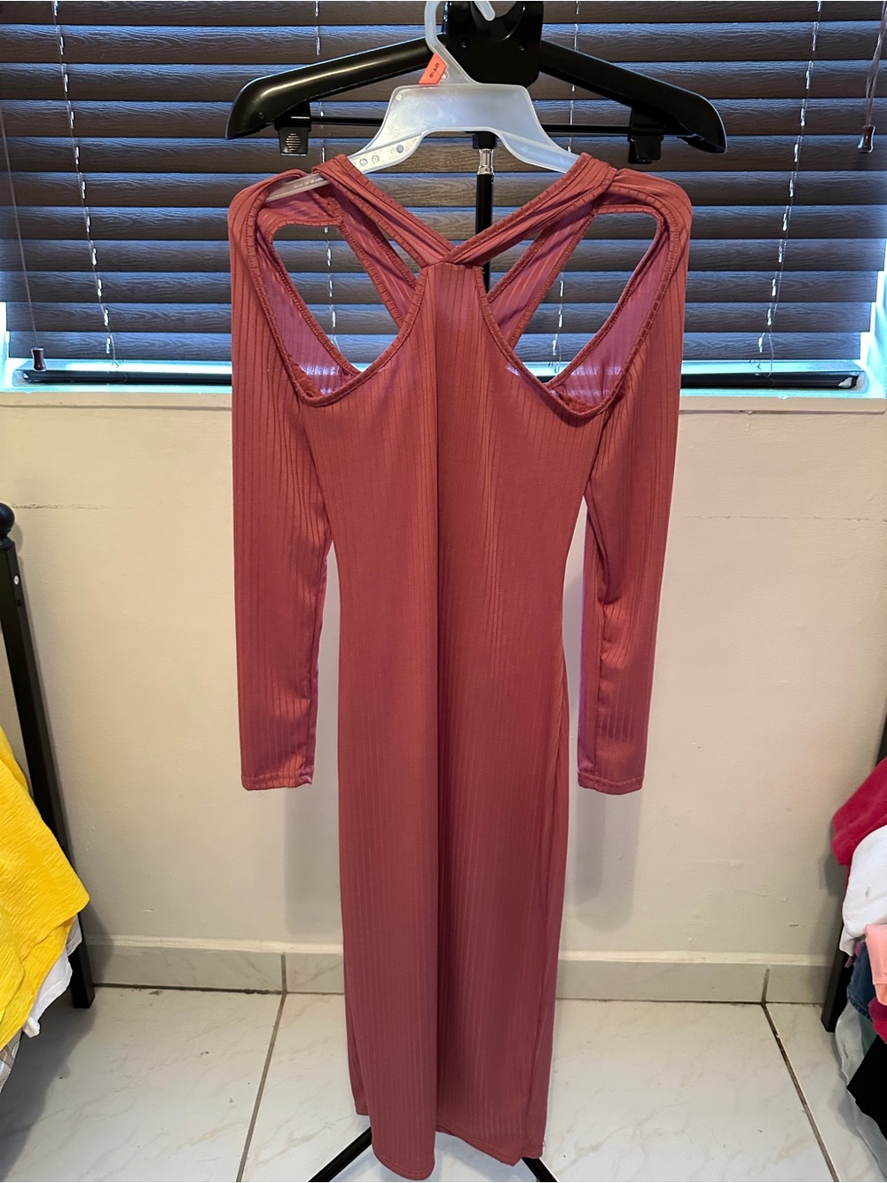 Stellah Dusty Rose Ribbed Cold-Shoulder Maxi Dress
